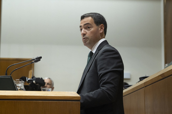 El lehendakari, Imanol Pradales, intervino en el pleno.