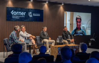 Izagirre, Olaberria, Bilbao y Garate en Anoeta, con Landa en la pantalla.