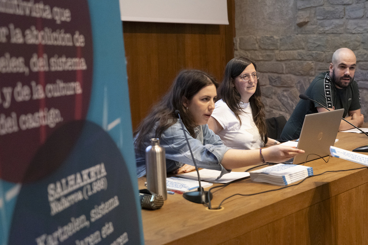 Presentación del informe de Salhaketa sobre la cárcel de Iruñea.