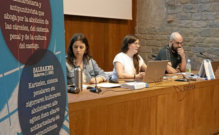 Salhaketa presentó su informe sobre la situación en la cárcel de Iruñea.