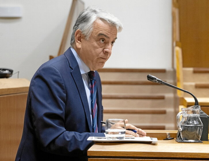 De Andrés, durante su intervención de ayer en el Parlamento de Gasteiz.