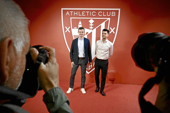 El presidente Jon Uriarte y el director general de fútbol Mikel González, ayer en San Mamés.