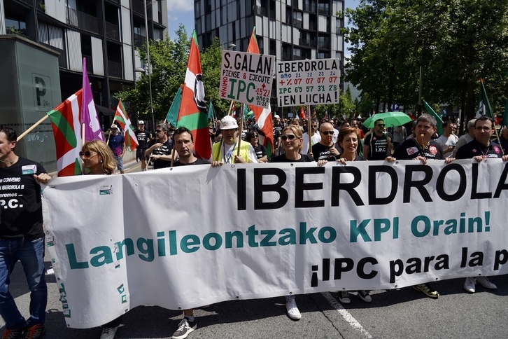 Iberdrola dorretik abiatu den gaurko mobilizazioa Bilbon.