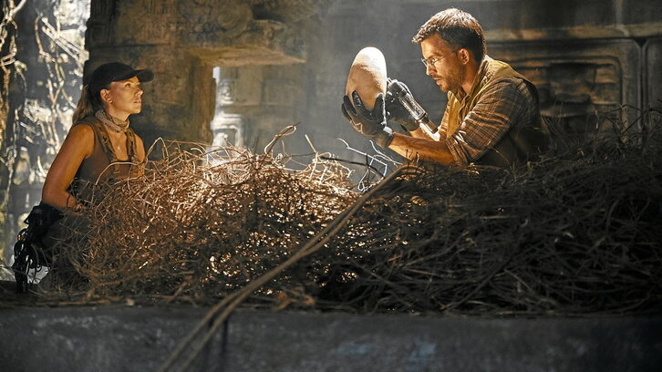 Scarlett Johansson es la experta en operaciones encubiertas Zora Bennett, y Jonathan Bailey, el paleontólogo Dr. Henry Loomis en «Jurassic World Rebirth», dirigida por Gareth Edwards.