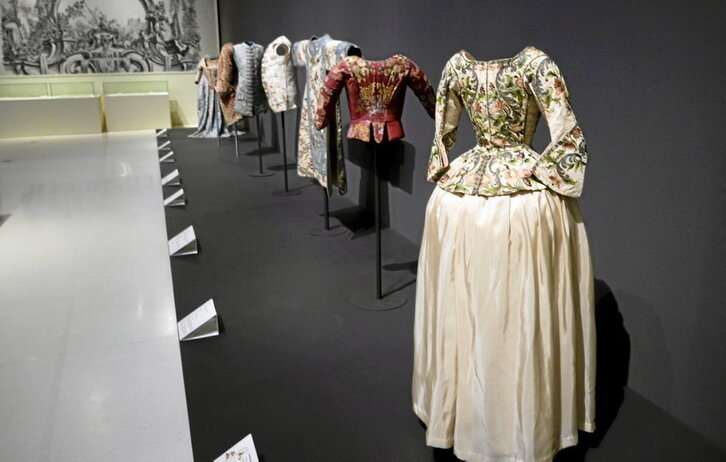 Barrokoaren eta Ilustrazioaren artean gertatu ziren aldaketak ditu ardatz erakusketak.