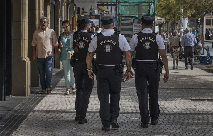 Los presuntos agresores han sido detenidos por la Guardia Municipal de Donostia.