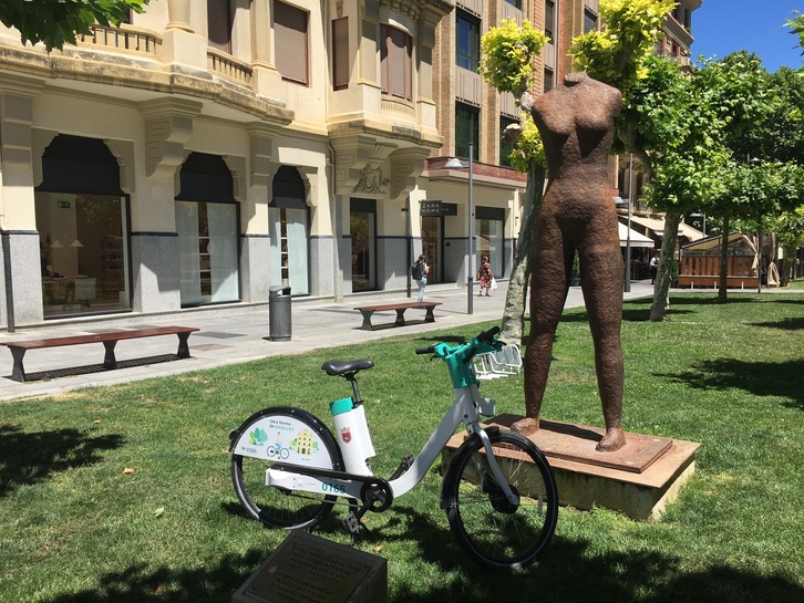 Lau artistaren lanaz gozatu ahalko da ibilbideetan.