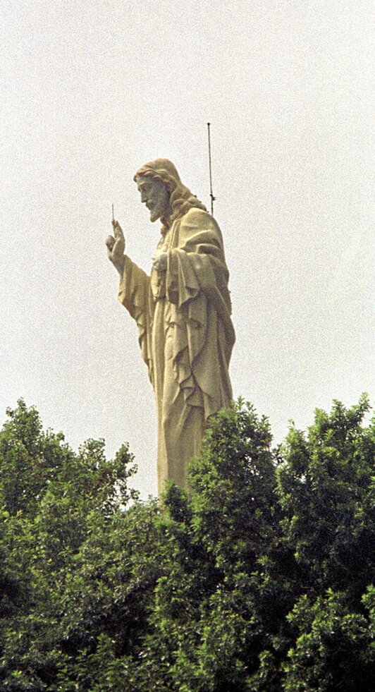 Urgull mendiko Jesusen Bihotza monumentua.