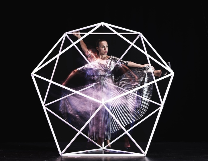 ‘Dantzaren kristalizazioa’ ikuskizunak zientzia eta flamenkoa batzen ditu, kristalak oinarritzat harturik.