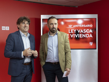 Andueza junto a Itxaso en la sede del PSE en Bilbo.