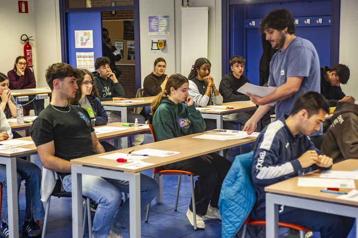 Alumnos y alumnas en el Campus de Araba, en Gasteiz.