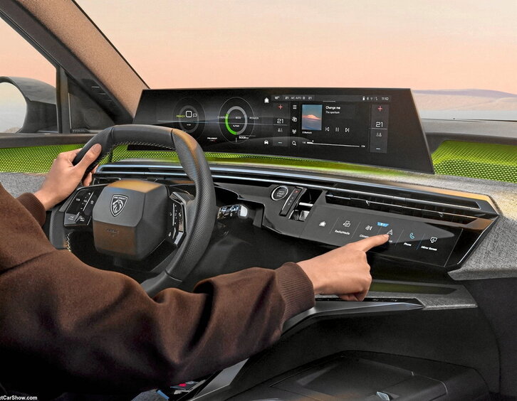 Gaur egun autoak askoz seguruagoak dira gidatzeari laguntzeko teknologia berriei esker.