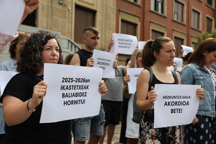 LABek Bilboko eskola batean antolatutako mobilizazioren argazkia.