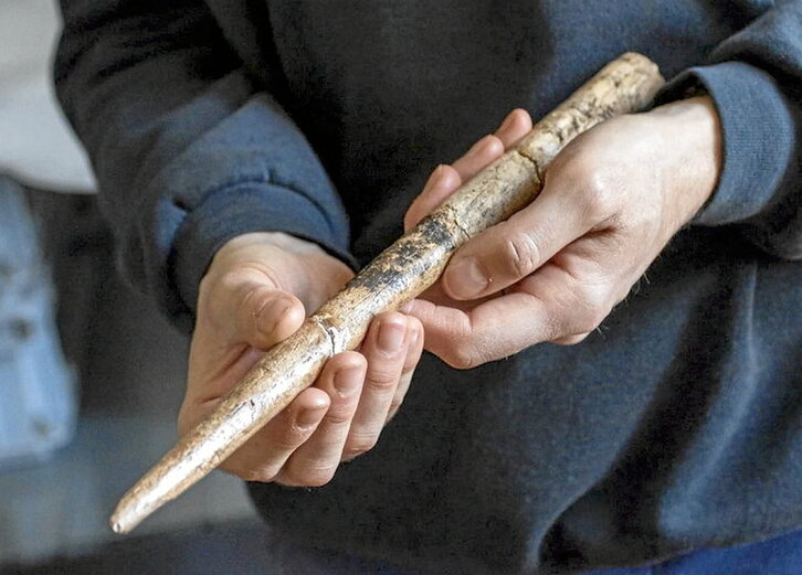 Balea hezurrez egindako lehen armak.