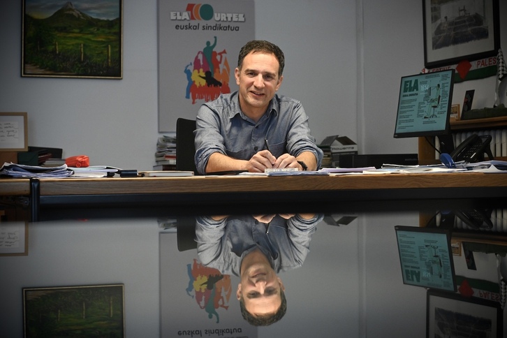 Mitxel Lakuntza, secretario general de ELA, durante la entrevista con NAIZ.