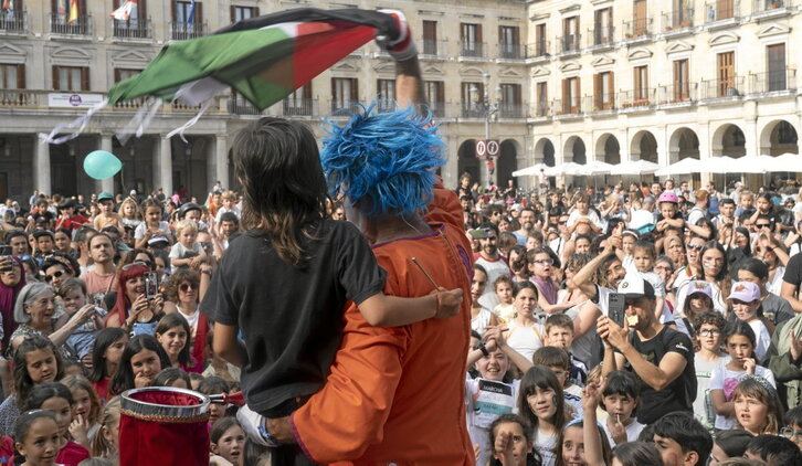 Porrotx participó ayer en el acto convocado por Gure Haurrak Ere Badira en Gasteiz.