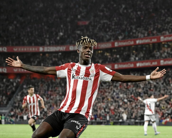 Nico Williams jugando con la camiseta rojiblanca esta recién finalizada temporada.