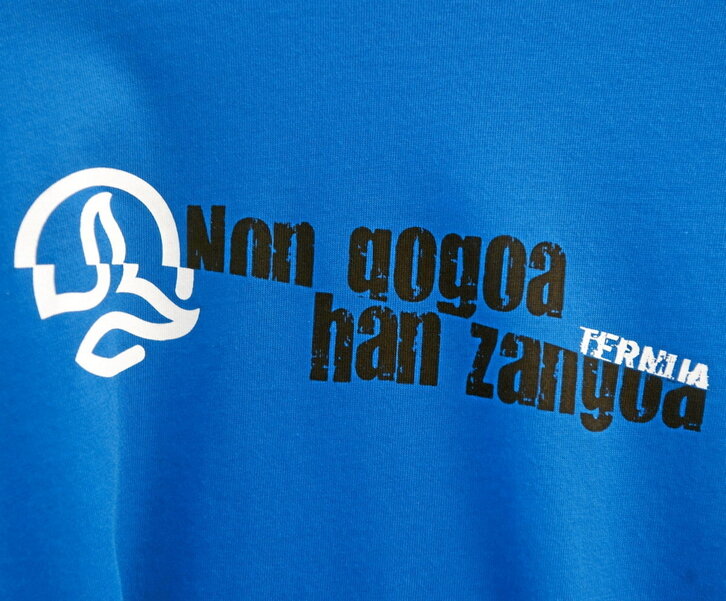 Uno de los logos de Ternua.