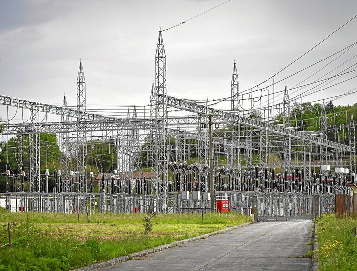 Subestación de Red Eléctrica Española en Oiartzun. La IEA apunta que las inversiones en la red deben alcanzar las cifras de la inversión en generación.
