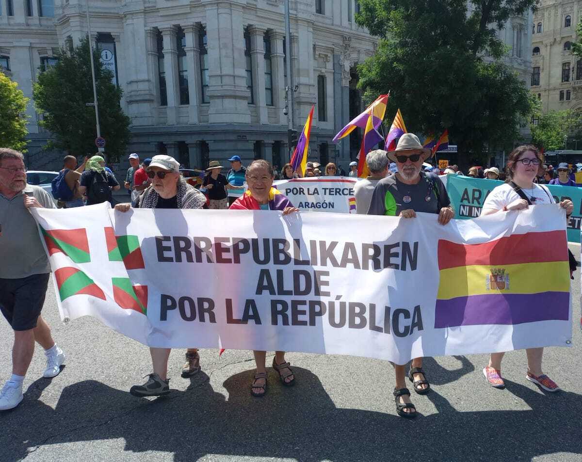 Vascos en esta manifestación en Madrid. (Daniel Galvalizi)