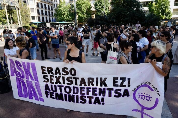 Indarkeria matxistaren aurkako mobilizazio bat Donostian, artxiboko irudi batean.