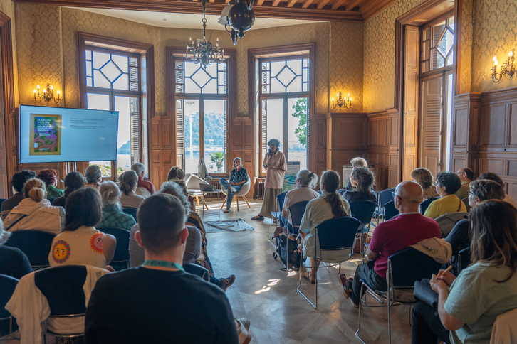 Koldobika Jauregiren omenezko uda ikastaroaren sarrera egin dute Usoa Zumetak eta Ainara Martinek.