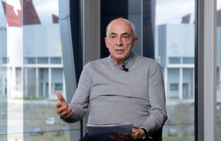 Alfredo Salazar se retira a las sombras, que es donde más a gusto se siente.