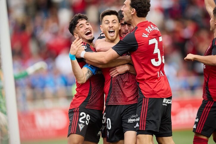 A cuenta de las obras del estadio, los jugadores del Mirandés pisaron el domingo Anduva por última vez por unos cuantos meses.