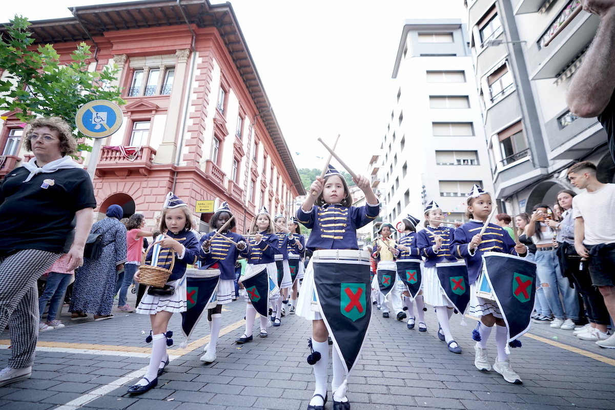 Eibarko haurren danborrada astearte arratsaldean izango da. (Endika PORTILLO | FOKU)