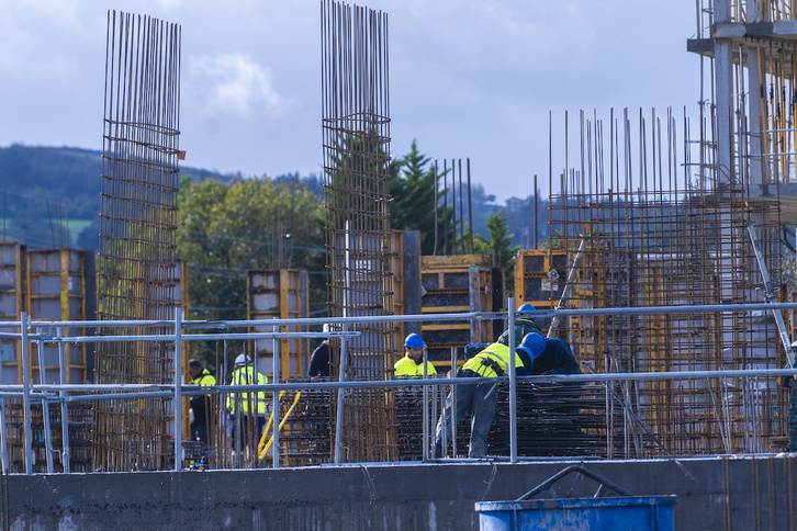 Eraikuntza lanak Zarautzen.