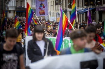 LGTBIQ+ kolektiboaren eskubideen aldeko manifestazio bat Gasteizen.