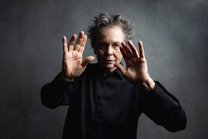 La artista multidisciplinar de Laurie Anderson.