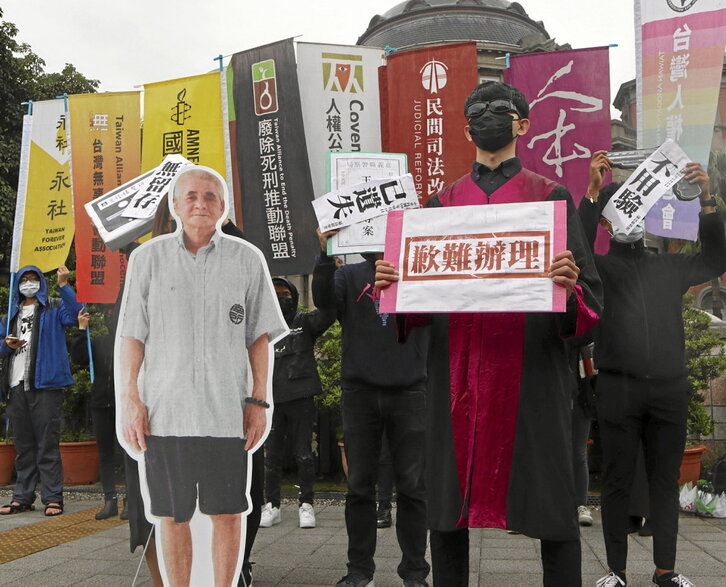 Protesta en Taipei por la ejecución de un reo, Wang Xinfu, inocente.