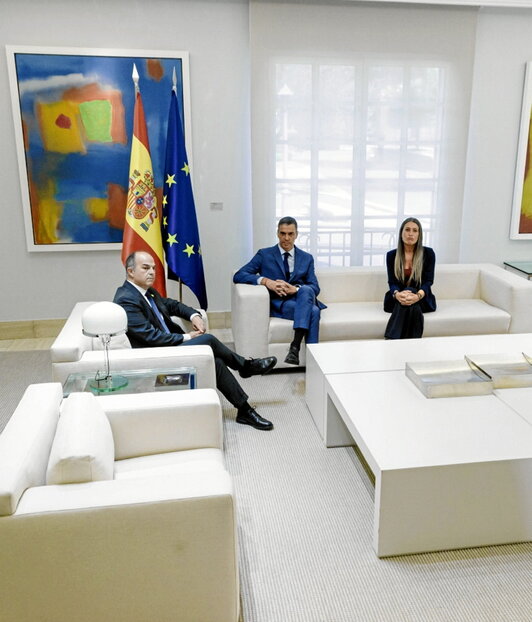 Sanchezen eta Juntseko ordezkarien arteko bilera.