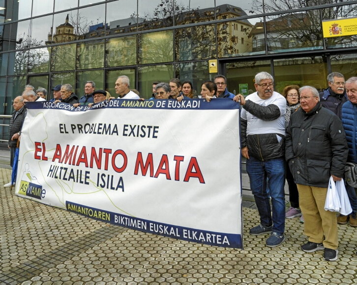 Amiantoren biktimek egindako manifestazio bat.