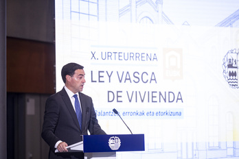 Imanol Pradales durante su intervención en el acto organizado en Gasteiz.