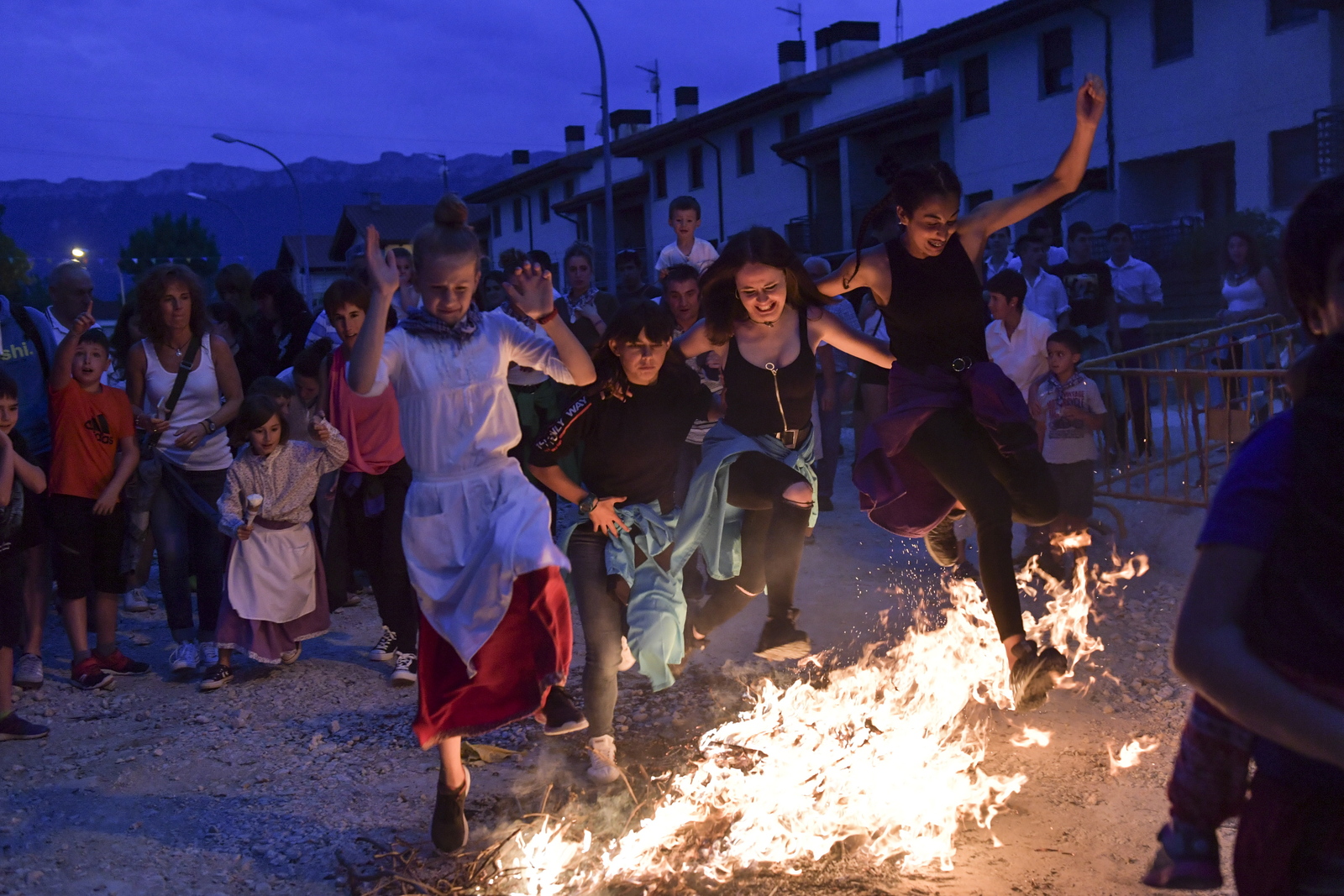 Suaren inguruan gertatzen dira Arbizuko jaietako unerik gogoangarrienak. (Idoia ZABALETA | FOKU)