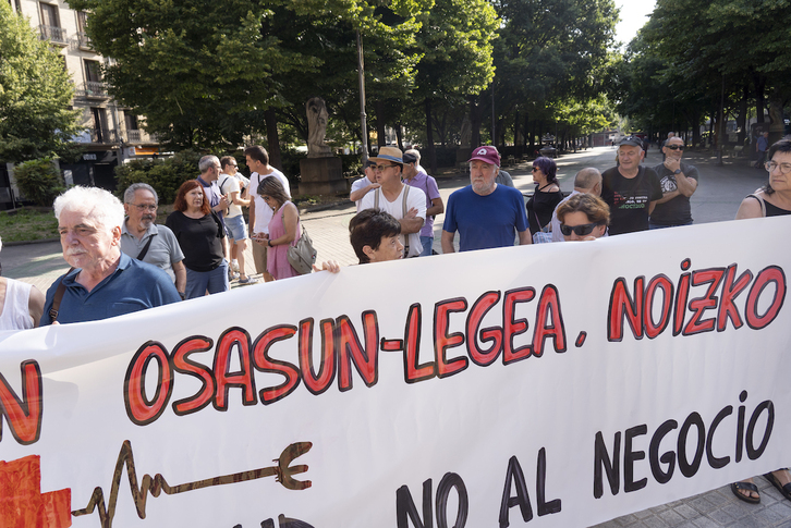 Concentración de la Plataforma de Salud de Nafarroa, ante el Parlamento.
