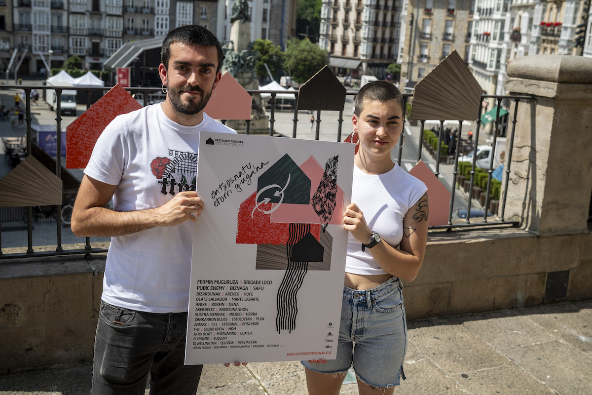 Ostegun honetan San Migeleko balkoian egindako agerraldia. 