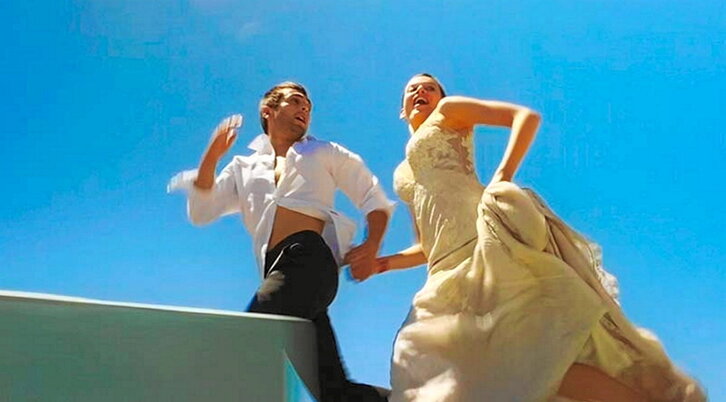 Matilda Price eta Luke Stanton, filmeko eszena batean.