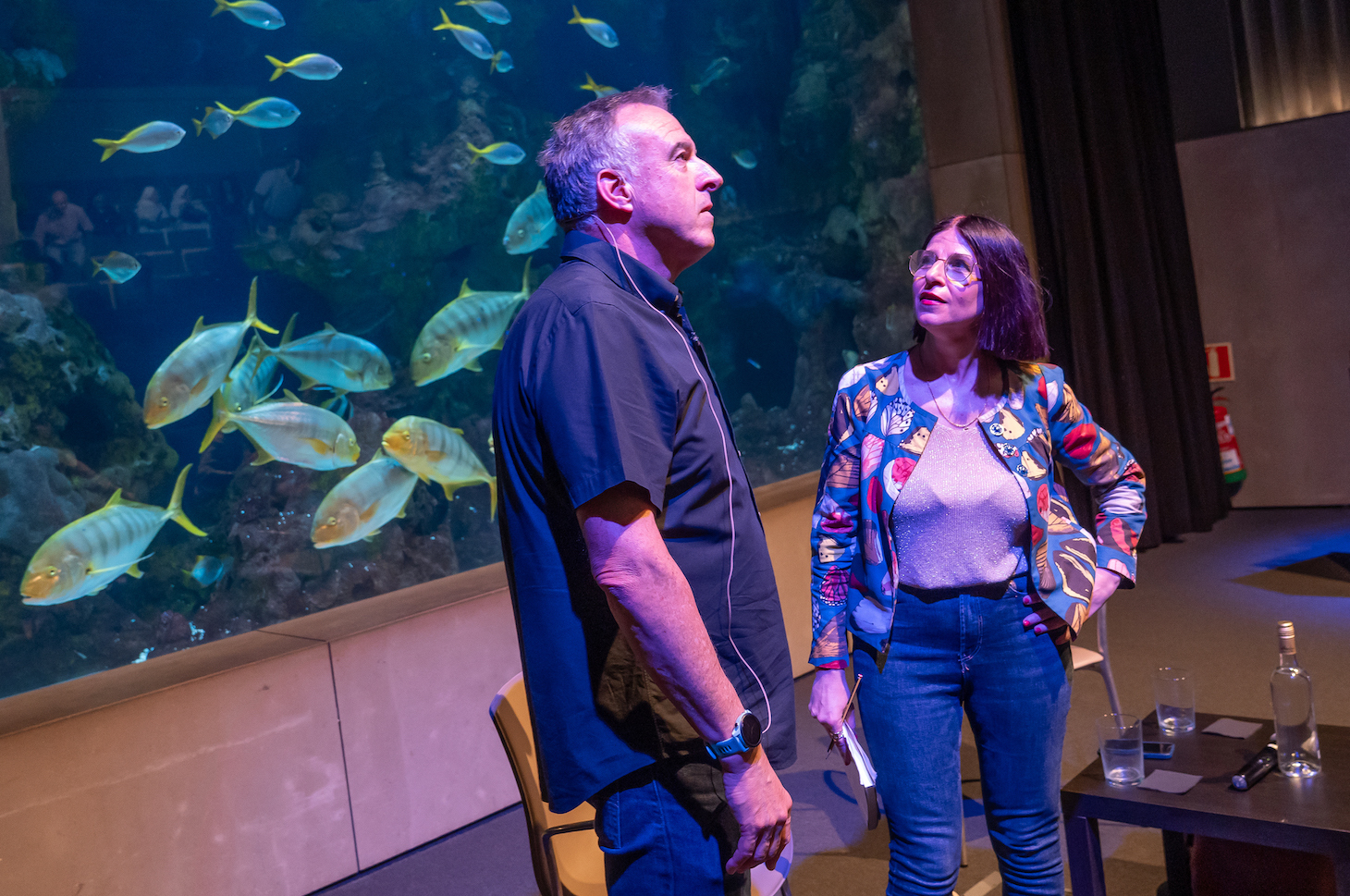 Javier Yanguas Lezaun y Lourdes Pérez Rebollar, antes del comienzo del acto. (Andoni CANELLADA | FOKU)