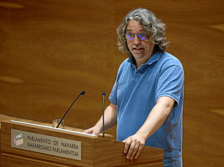 Diego López, parlamentario de Contigo-Zurekin, durante el Pleno.