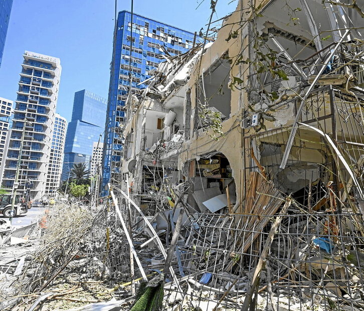 Edificios alcanzados por proyectiles iraníes en Ramat Gan.