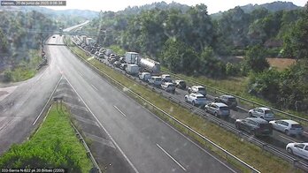 El accidente ha provocado retenciones en la autovía de Altunbe