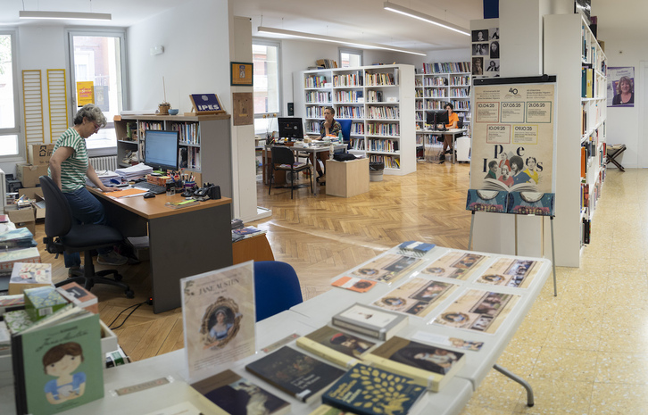 Imagen del Centro de Documentación-Biblioteca de Mujeres de IPES Elkartea en Iruñea.