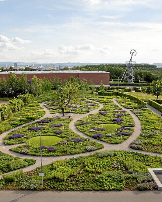 Piet Oudolfen lorategia, urtaro desberdinetan. 