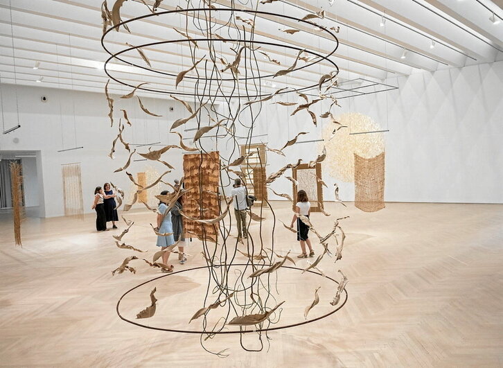 La exposición refleja la evolución de la práctica artístida de María Cueto.