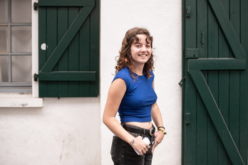 Eneka Bartneche, Baionako Besta Alternatiboak antolatzen duen Gazte Asanbladako kidea.