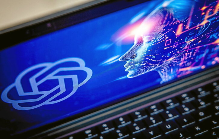 ChatGPT adimen artifizialaren logotipoa, pantaila batean.