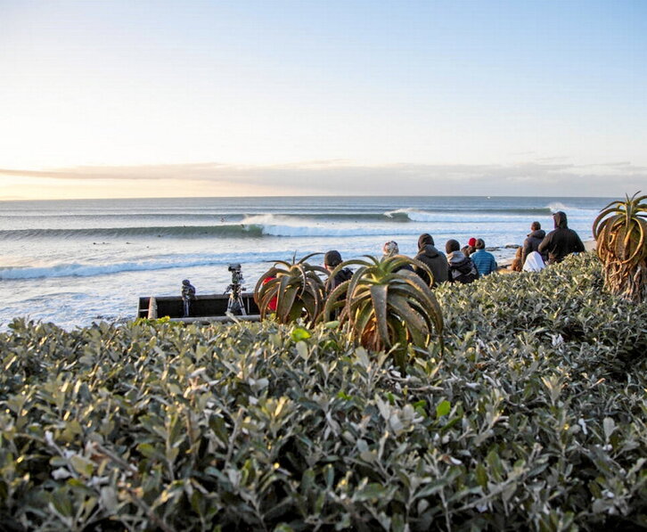 Jeffreys bayko eskuin olatuak CT itzulian jarraituko du.